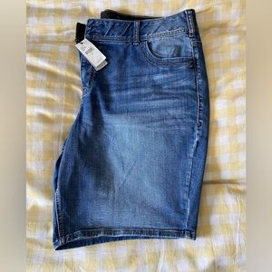 Lane Bryant Bermuda Tighter Tummy Technology